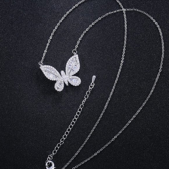 NEW 18K White Gold Diamond Butterfly Necklace A2 - Picture 6 of 7